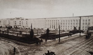 Pocztówka Łódź - Gmach Sądu Okręgowego przy placu im. Gen. H. Dąbrowskiego