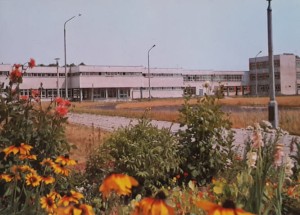 Pocztówka Włocławek - Zespół szkół przy ulicy Łęskiej - fot. Z. Gudanowicz