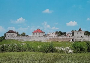 Pocztówka Szydłów - Zamek i mury miejskie z XIV w. - fot. K. Jabłoński 