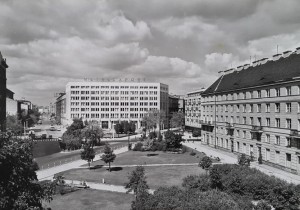 Pocztówka Warszawa - skrzyżowanie ulic Mokotowskiej i Pięknej - fot. T. Hermańczyk