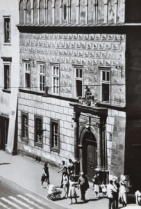 Pocztówka Kraków - "Prałatówka" z renesansowym portalem i attyką - fot. S. Arczyński