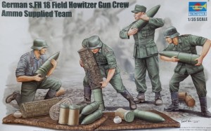 German s.FH 18 Field Howitzer Gun Crew Ammo Supplied Team / Trumpeter 1:35
