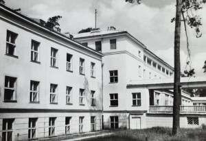 Pocztówka Kudowa Zdrój - Ulica 1 Maja - fot. J. Siudecki
