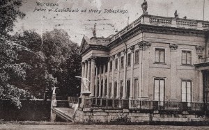 Pocztówka Warszawa - Pałac w Łazienkach od strony Sobieskiego
