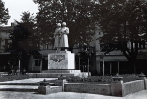 Pocztówka Świecie - Pomnik Braterstwa Broni - fot. J. Wendolowski