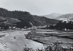 Pocztówka Piwniczna - Widok na Poprad i miasteczko - fot. W. Cepurski