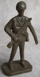 Figurka żołnierzyk z PRL-u 017