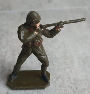 Figurka żołnierzyk z PRL-u 022