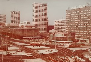 Pocztówka Warszawa - Rondo na skrzyżowaniu ulicy Marszałkowskiej z Alejami Jerozolimskimi - fot. E. Paszkowska