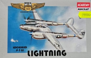 Lookheed P-38J Lightning / 4410 Academy 1:144