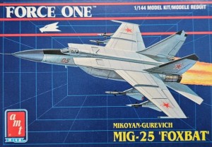 MiG-25 Foxbat / 8833 AMT Ertl 1:144