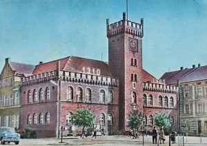 Pocztówka - Szczecinek - Ratusz - fot. T. Hermańczyk