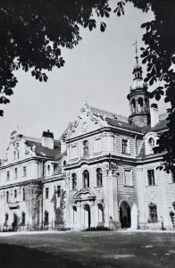 Pocztówka - Moszna - Pałac z 1896 r. - fasada - fot. A. Śmietański