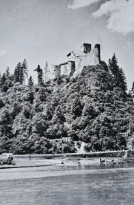 Pocztówka - Niedzica - Wzgórze z zamkiem - fot. T. Hermańczyk