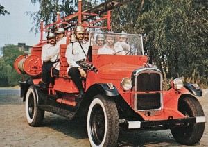 Pocztówka - Samochód pożarniczy z 1927 r. Chevrolet - fot. A. Pisarski