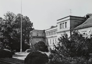 Pocztówka Koszęcin - Pałac z 1830 r - fot. K. Jabłoński