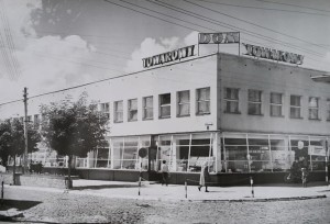 Pocztówka Parczew - Dom Towarowy - fot. J. Korpal